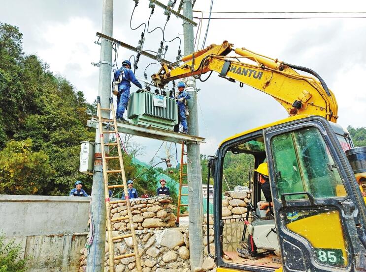 南方電網(wǎng)公司加強(qiáng)農(nóng)村電網(wǎng)建設(shè)，以充足電力激發(fā)鄉(xiāng)村活力