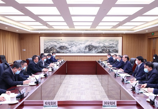 辛保安、張智剛與哈電集團董事長曹志安、總經(jīng)理吳偉章會談