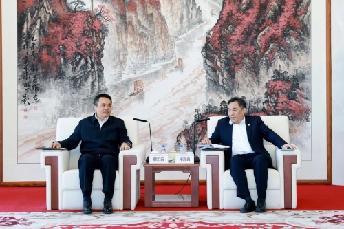 宋海良孫洪水與哈電集團(tuán)董事長(zhǎng)曹志安、總經(jīng)理吳偉章會(huì)談