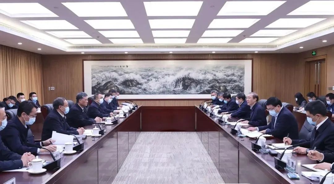 辛保安、張智剛與新疆維吾爾自治區(qū)、新疆生產(chǎn)建設(shè)兵團(tuán)領(lǐng)導(dǎo)會談