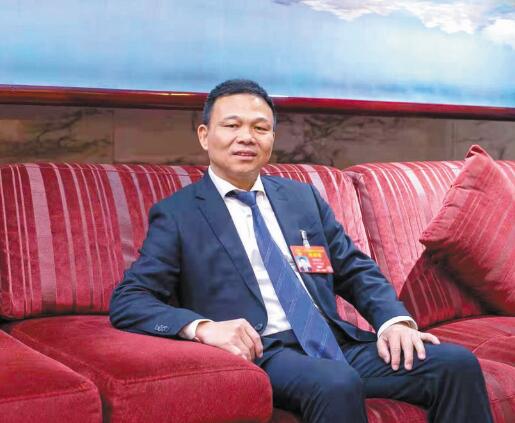 強(qiáng)電網(wǎng)優(yōu)服務(wù) 推動(dòng)城鄉(xiāng)一體化發(fā)展——訪全國人大代表、奧克斯集團(tuán)有限公司董事長鄭堅(jiān)江