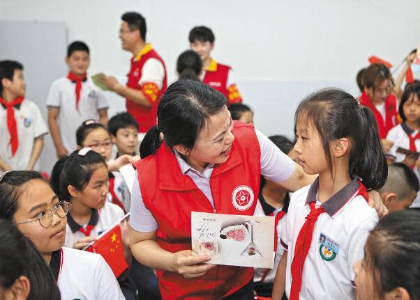 浙江永嘉縣紅十三愛心社25年，幫助4630名貧困學(xué)生