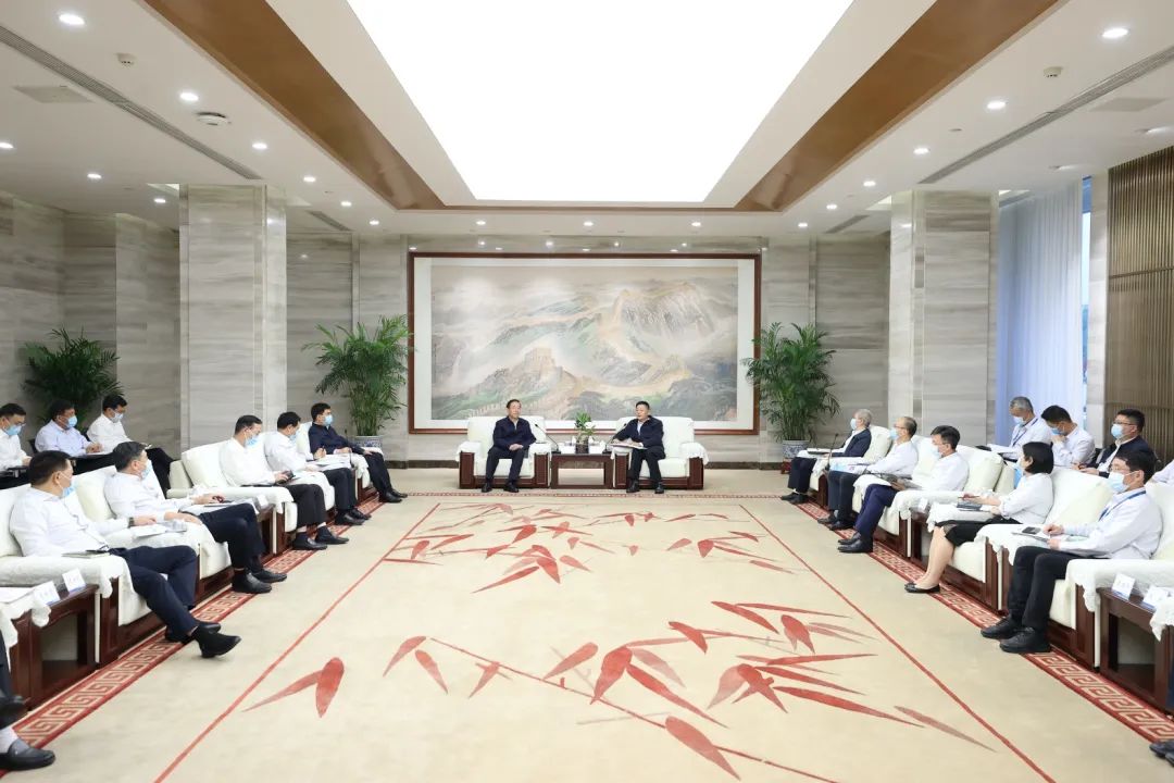 國(guó)家電網(wǎng)公司董事長(zhǎng)、黨組書(shū)辛保安與東方電氣集團(tuán)董事長(zhǎng)俞培根、總經(jīng)理徐鵬會(huì)談
