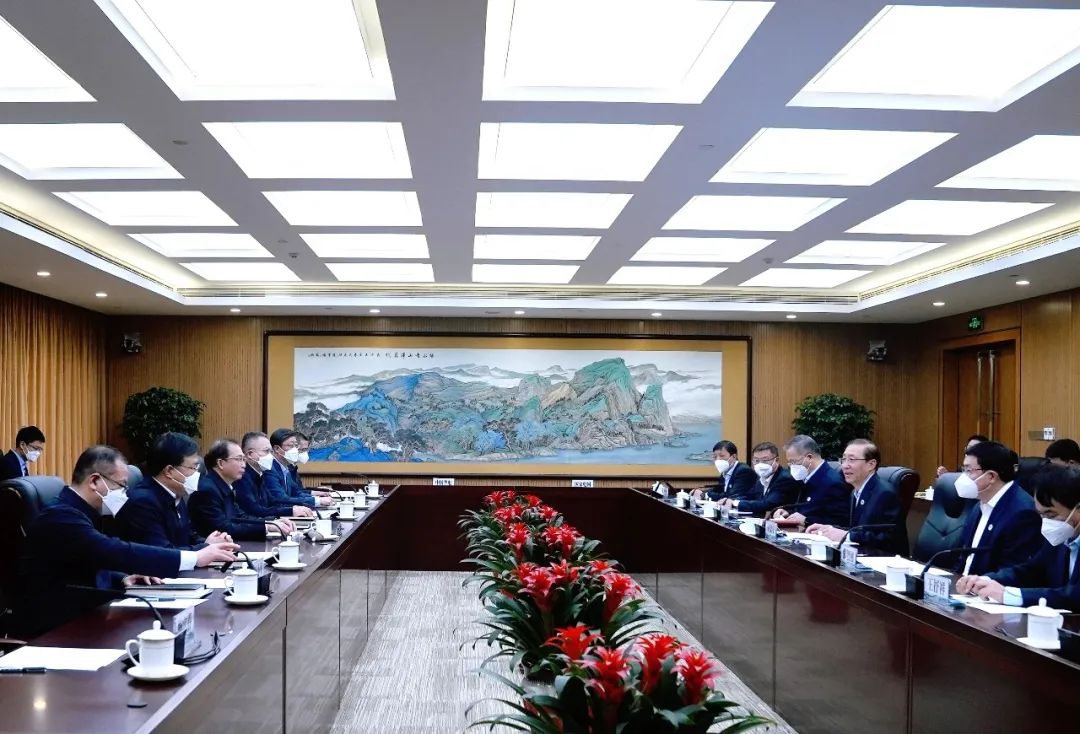 華電集團董事長江毅、總經(jīng)理葉向東與國家電網(wǎng)董事長辛保安、總經(jīng)理張智剛舉行會談