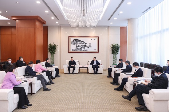 溫樞剛鄧建玲會(huì)見(jiàn)鄂爾多斯市委書(shū)記李理、市長(zhǎng)杜匯良