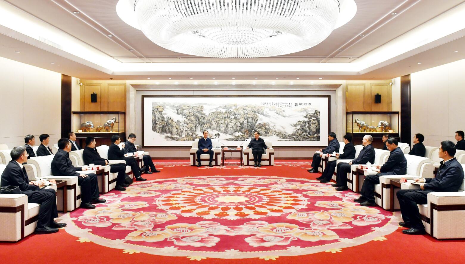 中國(guó)電建黨委書記、董事長(zhǎng)丁焰章與河北省委常委、石家莊市委書記張超超會(huì)談