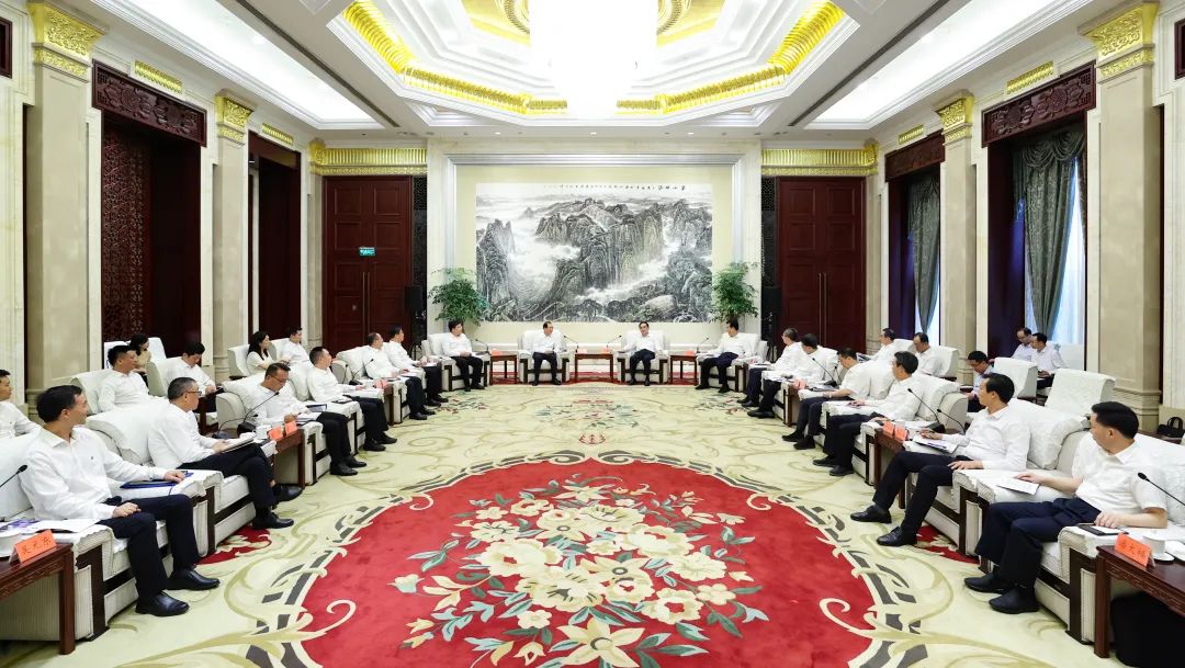 中國華電黨組書記、董事長江毅拜會(huì)貴州省委書記徐麟、省長李炳軍
