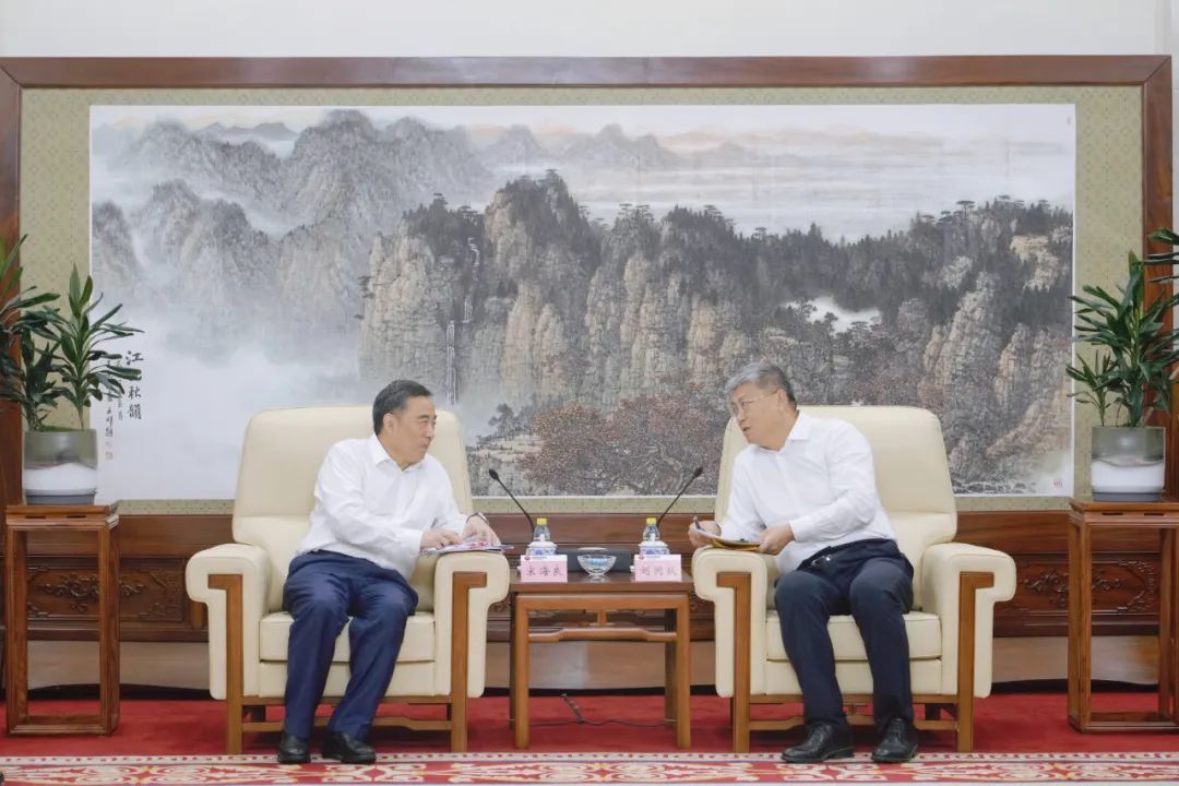 中國(guó)能建黨委書記、董事長(zhǎng)宋海良與國(guó)家能源集團(tuán)黨組書記、董事長(zhǎng)劉國(guó)躍會(huì)談