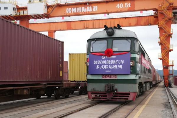 國(guó)產(chǎn)新能源汽車，坐火車“出?！?