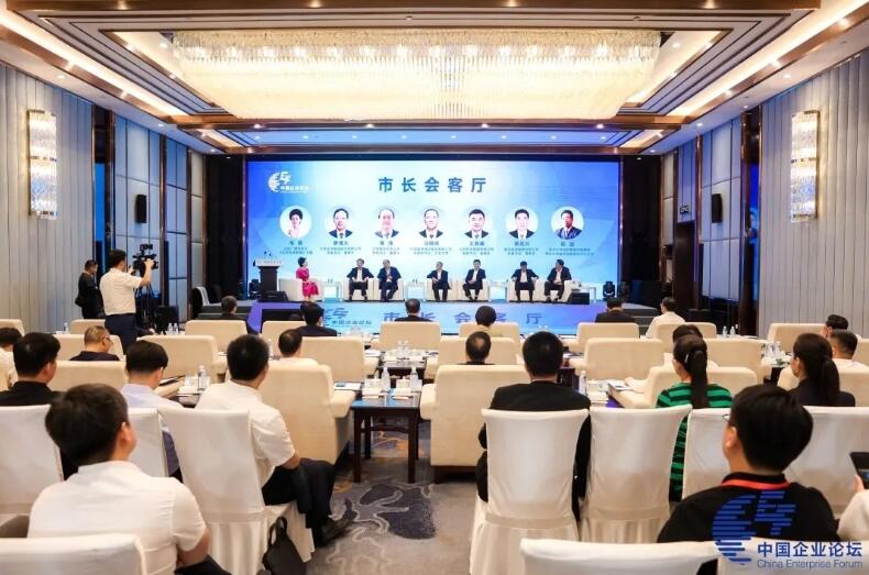 中國能建黨委副書記、工會主席馬明偉參加第六屆中國企業(yè)論壇
