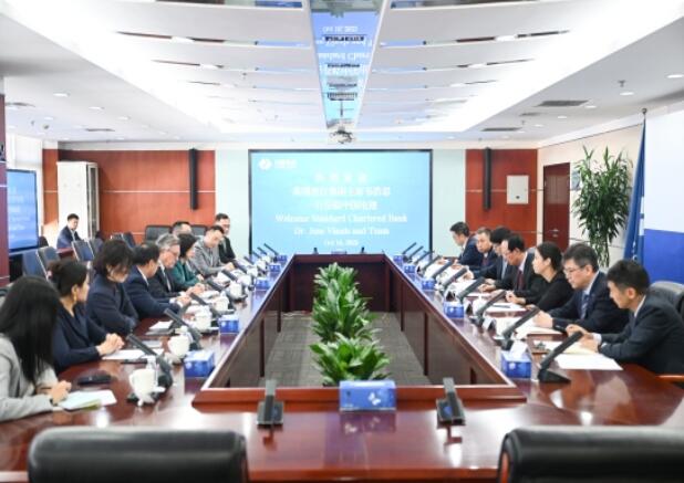 中國(guó)電建黨委書記、董事長(zhǎng)丁焰章會(huì)見渣打集團(tuán)主席韋浩思