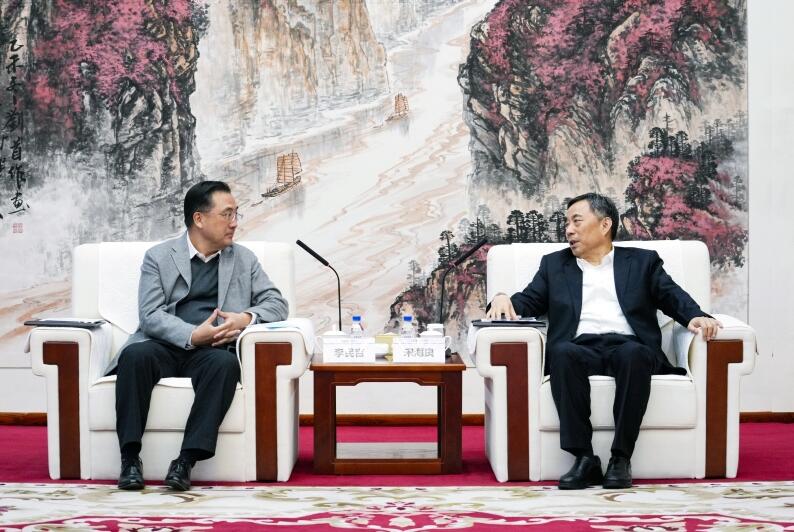 中國(guó)能建黨委書記、董事長(zhǎng)宋海良與華夏銀行黨委書記、董事長(zhǎng)李民吉會(huì)談
