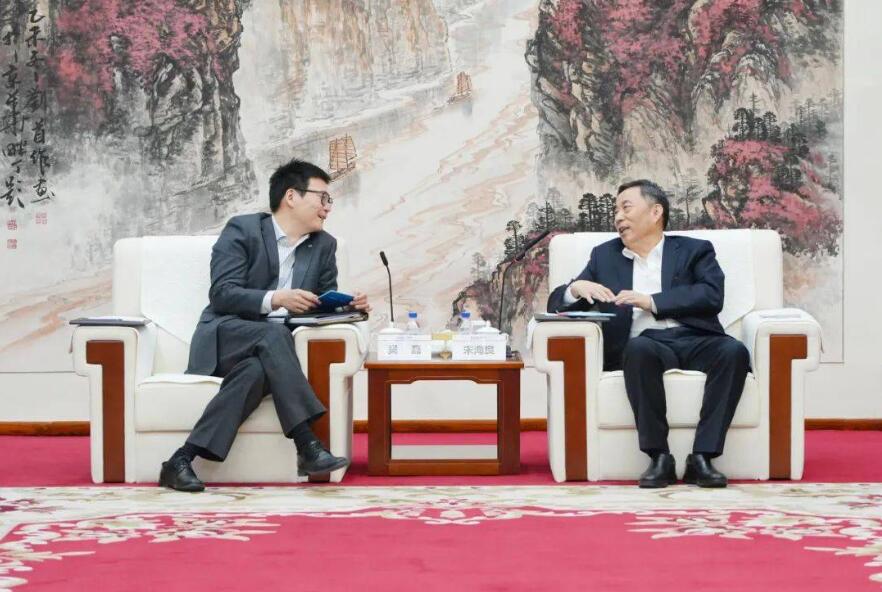 中國能建黨委書記、董事長宋海良與上海電氣集團黨委書記、董事長吳磊會談
