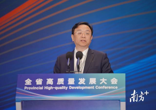 王傳福：新能源汽車發(fā)展只會(huì)快跑，不給喘口氣機(jī)會(huì)