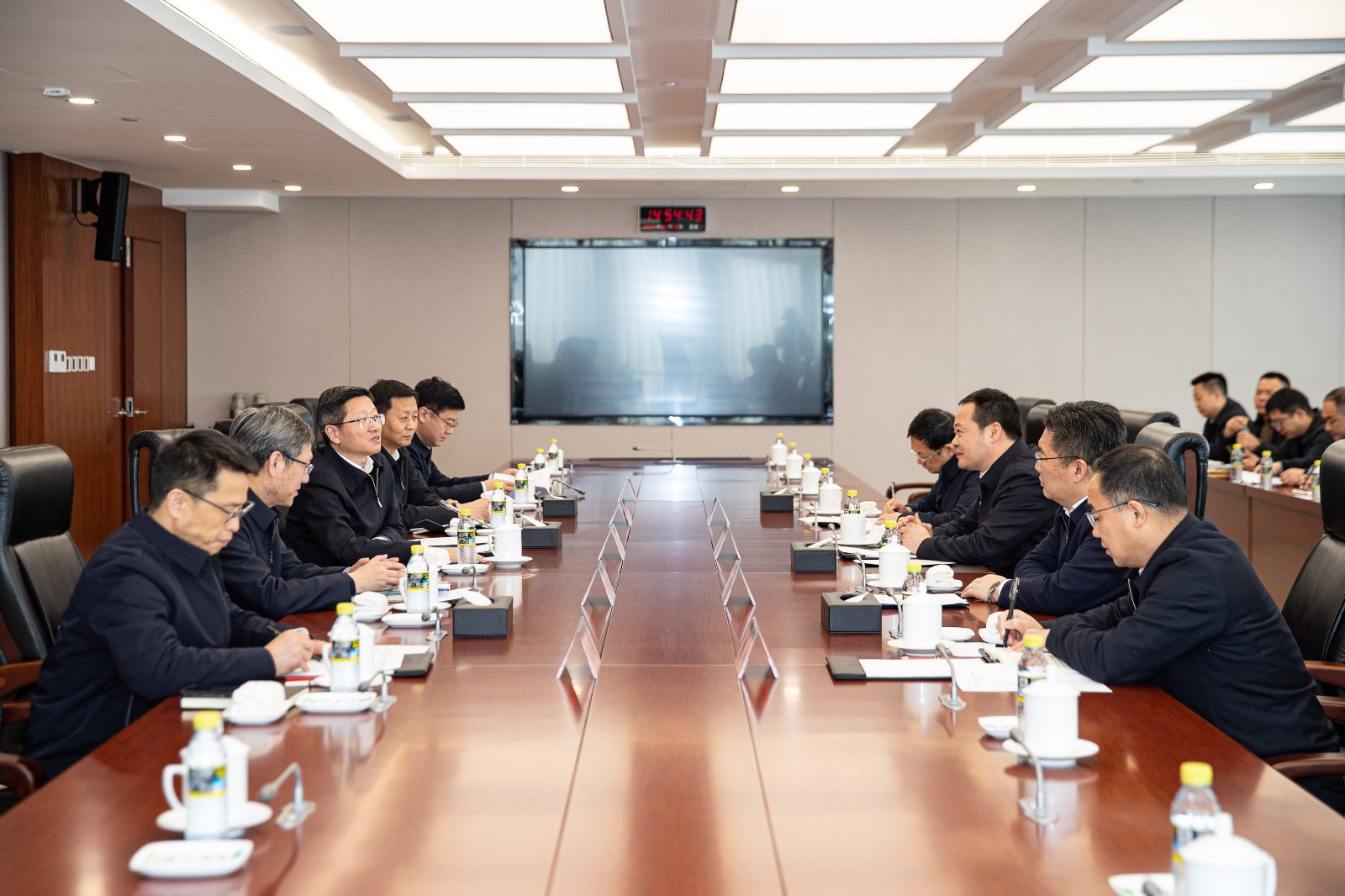國家能源集團公司總經理、黨組副書記余兵會見上饒市委書記陳云