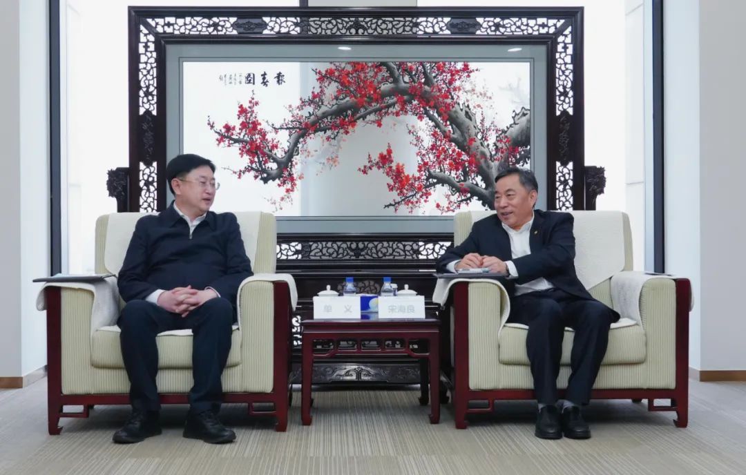 中國能建黨委書記、董事長(zhǎng)宋海良與遼寧朝陽市委書記單義、市長(zhǎng)老顏武會(huì)談