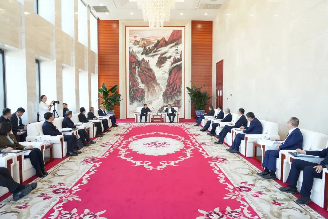 中國能建黨委書記、董事長(zhǎng)宋海良與吉林省副省長(zhǎng)李國強(qiáng)會(huì)談