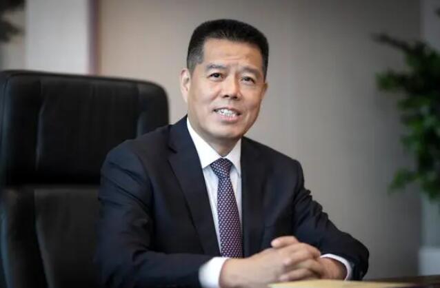 加快推動(dòng)傳統(tǒng)煤炭企業(yè)向新能源企業(yè)轉(zhuǎn)型發(fā)展——訪全國(guó)人大代表，山東能源集團(tuán)黨委書(shū)記、董事長(zhǎng) 李偉