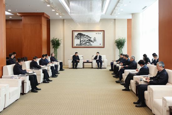 華能集團(tuán)董事長(zhǎng)溫樞剛、總經(jīng)理鄧建玲會(huì)見(jiàn)國(guó)家電網(wǎng)董事長(zhǎng)張智剛