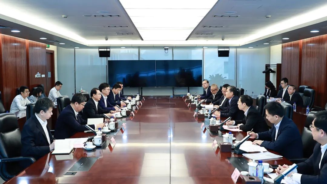 華電集團黨組書記、董事長江毅與中國太平保險集團黨委書記、董事長王思東舉行會談