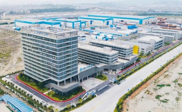 又一臺(tái)18兆瓦大功率海上風(fēng)電機(jī)組在福建三峽產(chǎn)業(yè)園下線(xiàn)
