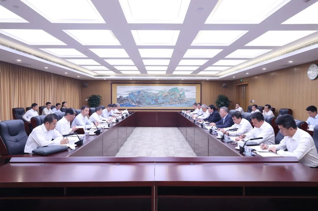 國家能源局黨組書記、局長章建華赴國家電網(wǎng)公司調研迎峰度夏電力保供工作