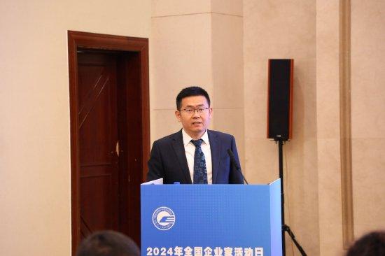 2023年中國新能源汽車銷量達(dá)950萬輛，在新能源汽車領(lǐng)域全球領(lǐng)先