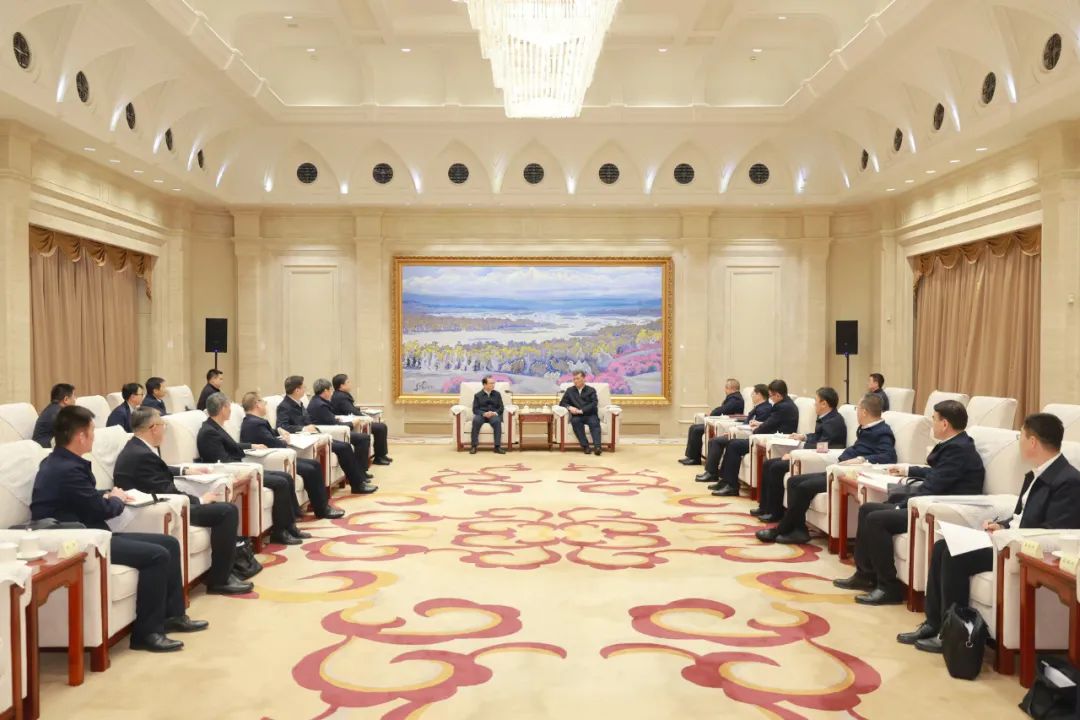 華電集團(tuán)黨組書記、董事長(zhǎng)江毅與新疆維吾爾自治區(qū)主要領(lǐng)導(dǎo)舉行會(huì)談